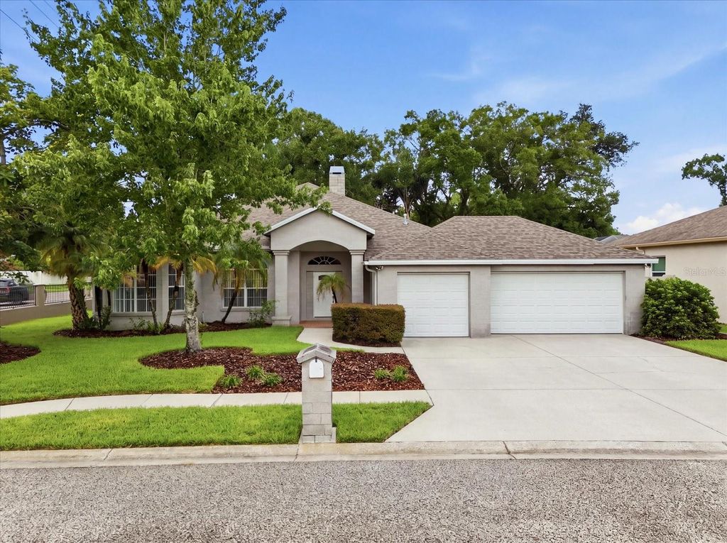 Image 36 of property listing at 14902 DEVONSHIRE WOODS PLACE, Tampa, FL 33624