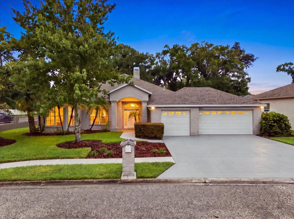 Image 37 of property listing at 14902 DEVONSHIRE WOODS PLACE, Tampa, FL 33624