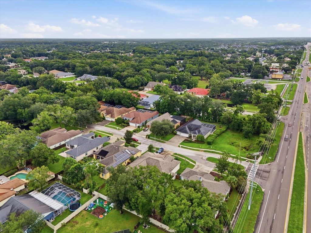 Image 38 of property listing at 14902 DEVONSHIRE WOODS PLACE, Tampa, FL 33624