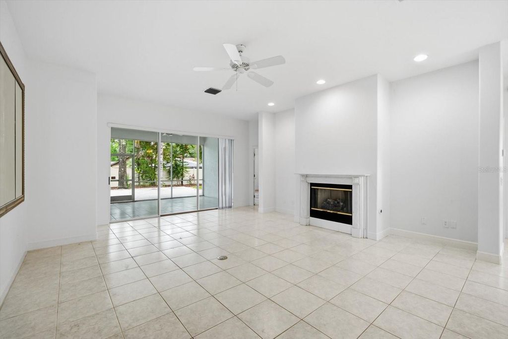 Image 6 of property listing at 14902 DEVONSHIRE WOODS PLACE, Tampa, FL 33624