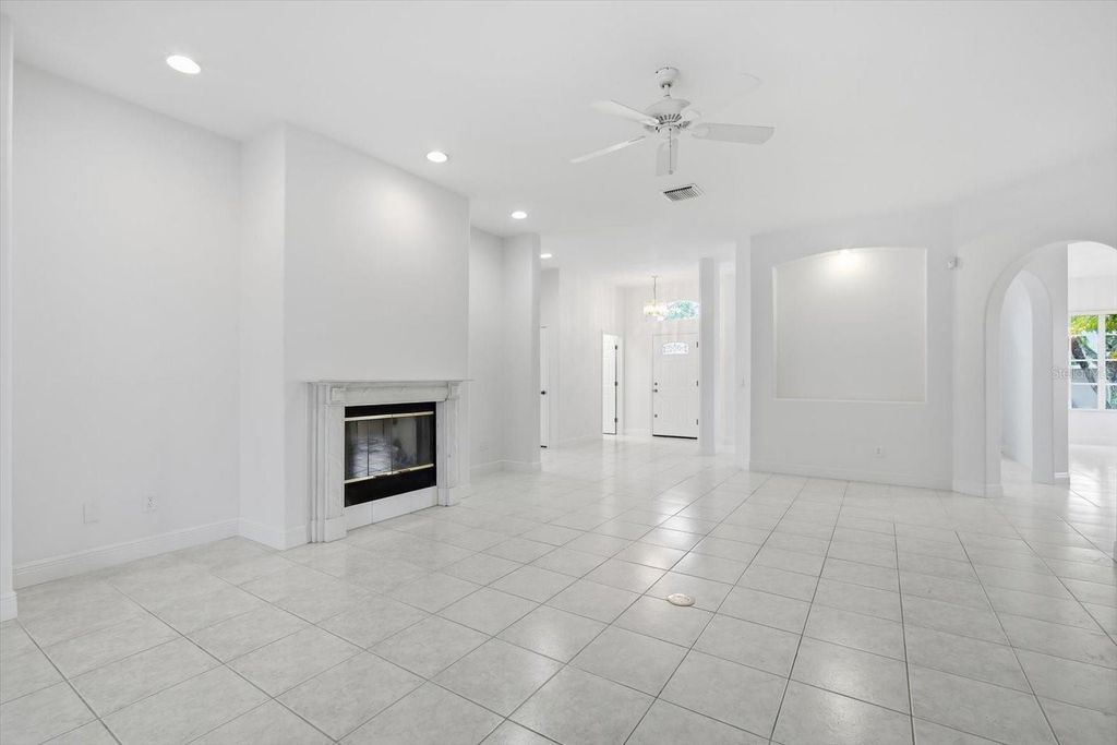 Image 7 of property listing at 14902 DEVONSHIRE WOODS PLACE, Tampa, FL 33624
