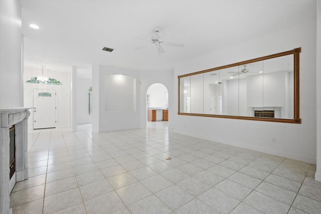 Image 8 of property listing at 14902 DEVONSHIRE WOODS PLACE, Tampa, FL 33624