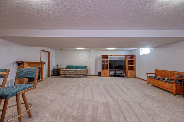 1616 Glenn St, North Fayette, PA 15057