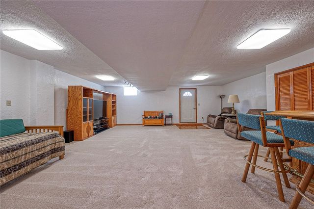 1616 Glenn St, North Fayette, PA 15057