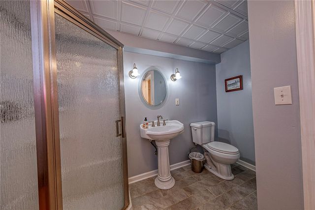 1616 Glenn St, North Fayette, PA 15057