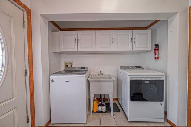 1616 Glenn St, North Fayette, PA 15057