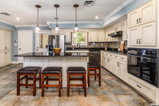 2585 Dylan Drive, Marion, IL 62959