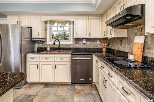 2585 Dylan Drive, Marion, IL 62959