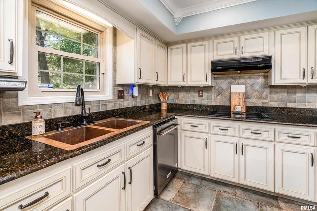 2585 Dylan Drive, Marion, IL 62959