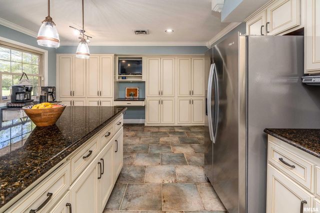 2585 Dylan Drive, Marion, IL 62959