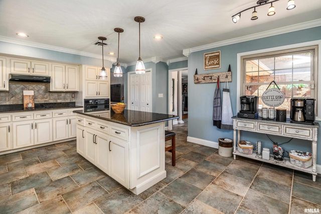 2585 Dylan Drive, Marion, IL 62959