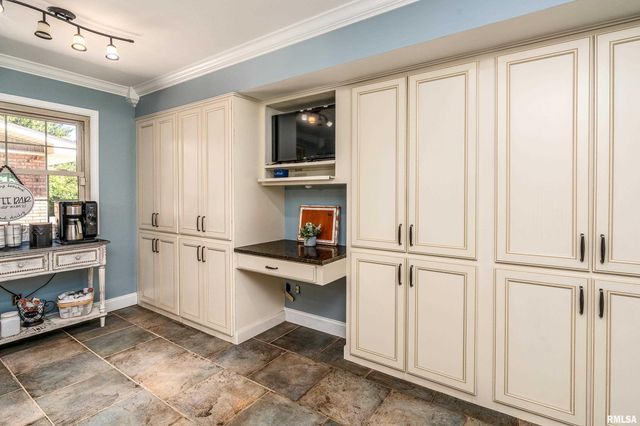 2585 Dylan Drive, Marion, IL 62959