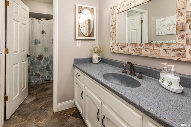 2585 Dylan Drive, Marion, IL 62959