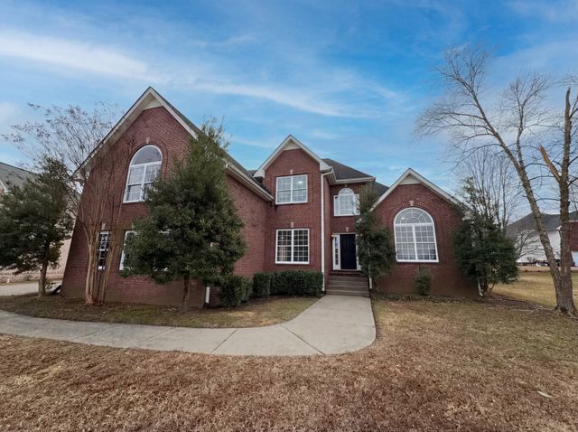 102 Riverbirch Ln, Hendersonville, TN 37075