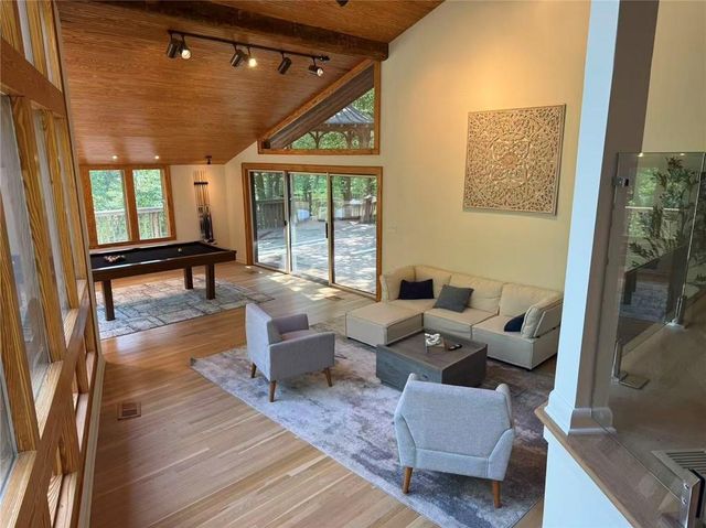 120 Laurel NE Drive, Atlanta, GA 30342