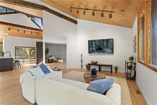 120 Laurel NE Drive, Atlanta, GA 30342