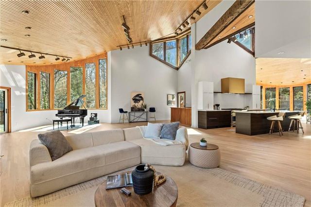 120 Laurel NE Drive, Atlanta, GA 30342