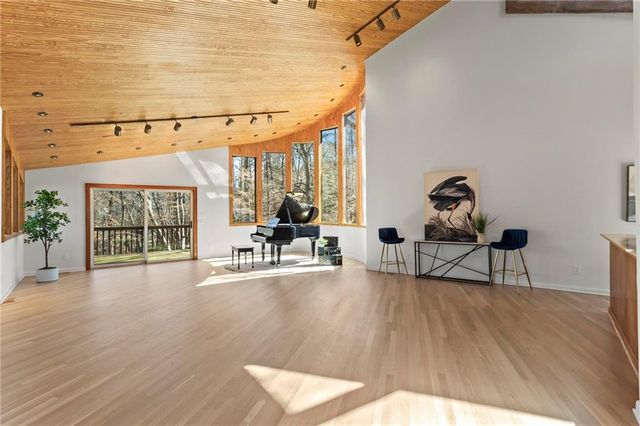 120 Laurel NE Drive, Atlanta, GA 30342