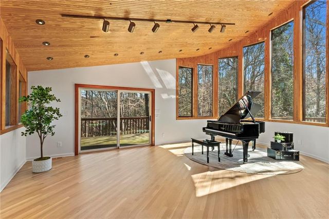 120 Laurel NE Drive, Atlanta, GA 30342