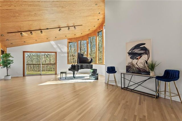 120 Laurel NE Drive, Atlanta, GA 30342