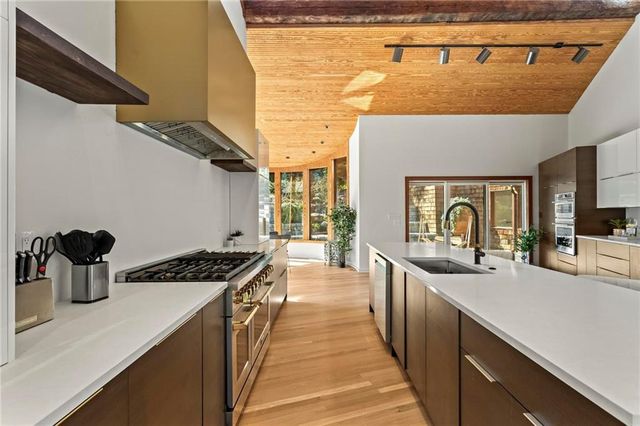 120 Laurel NE Drive, Atlanta, GA 30342