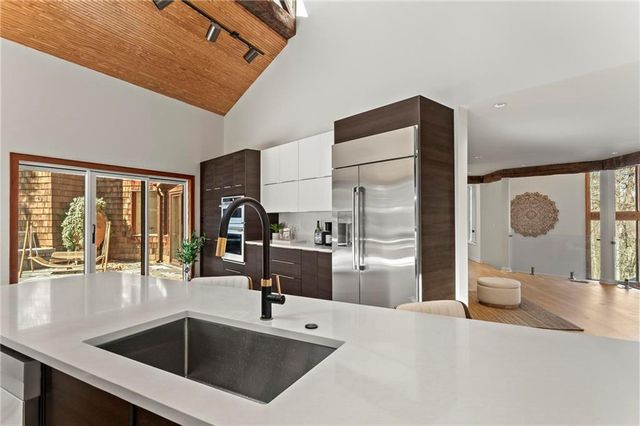 120 Laurel NE Drive, Atlanta, GA 30342