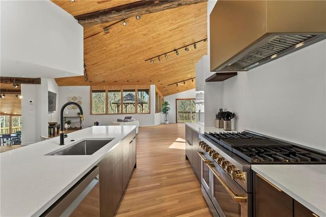 120 Laurel NE Drive, Atlanta, GA 30342