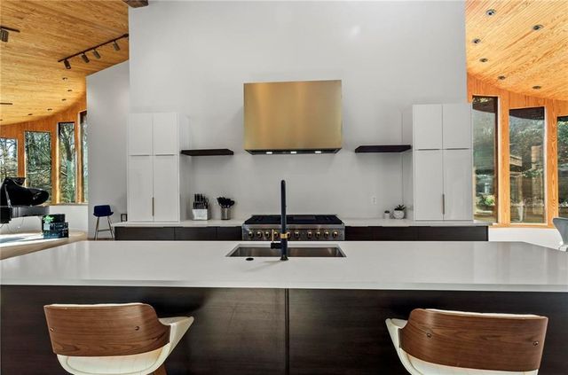 120 Laurel NE Drive, Atlanta, GA 30342