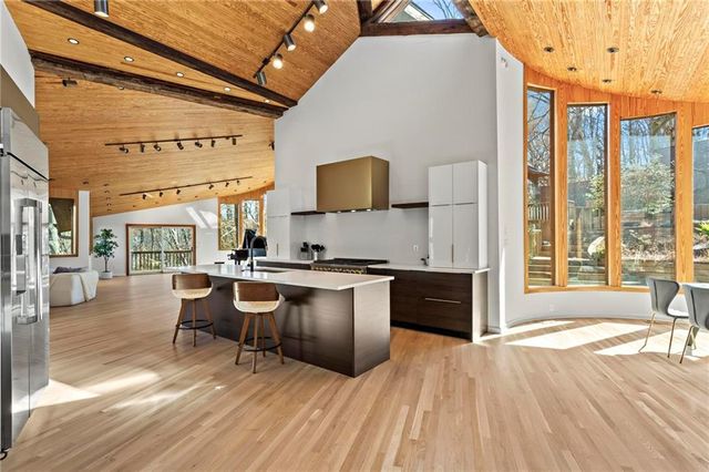 120 Laurel NE Drive, Atlanta, GA 30342