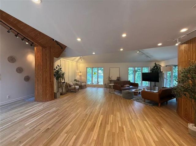 120 Laurel NE Drive, Atlanta, GA 30342