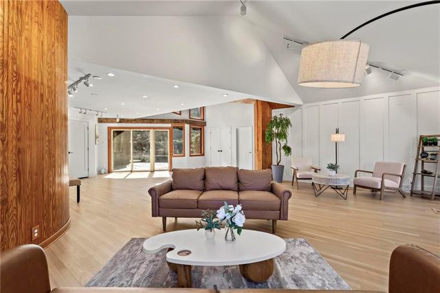 120 Laurel NE Drive, Atlanta, GA 30342