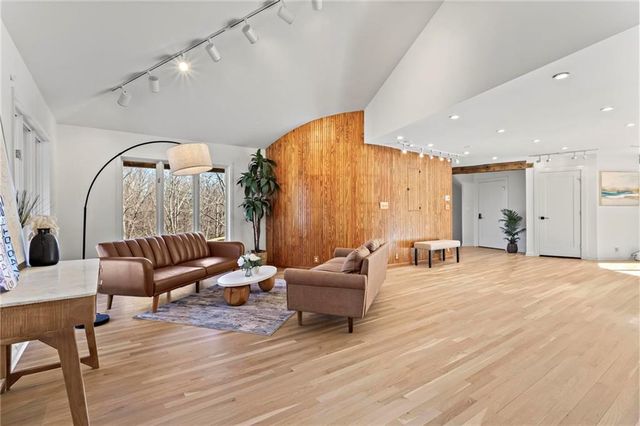 120 Laurel NE Drive, Atlanta, GA 30342