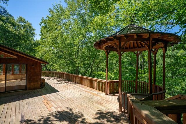 120 Laurel NE Drive, Atlanta, GA 30342