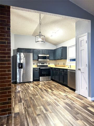 7904 Fox Chase Drive, Fort Worth, TX 76137