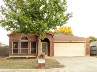 7904 Fox Chase Drive, Fort Worth, TX 76137