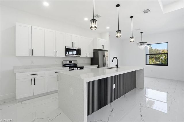 88 Orange AVE, Labelle, FL 33935