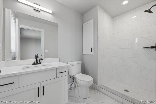 35701 Strongford Drive, New Baltimore, MI 48047