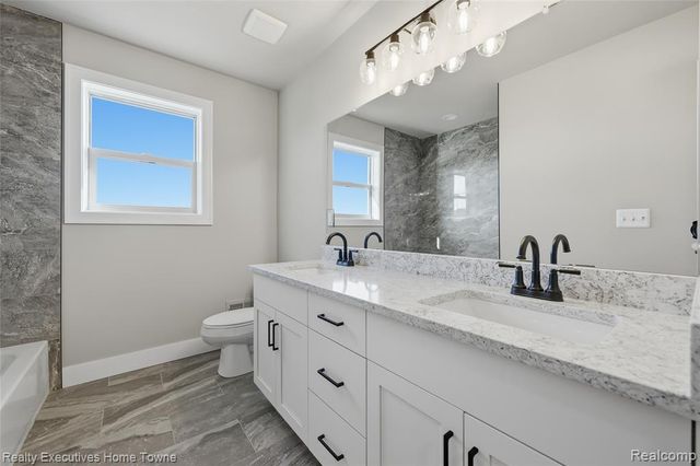 35701 Strongford Drive, New Baltimore, MI 48047