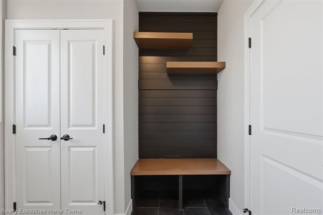 35701 Strongford Drive, New Baltimore, MI 48047