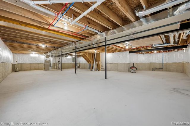 35701 Strongford Drive, New Baltimore, MI 48047