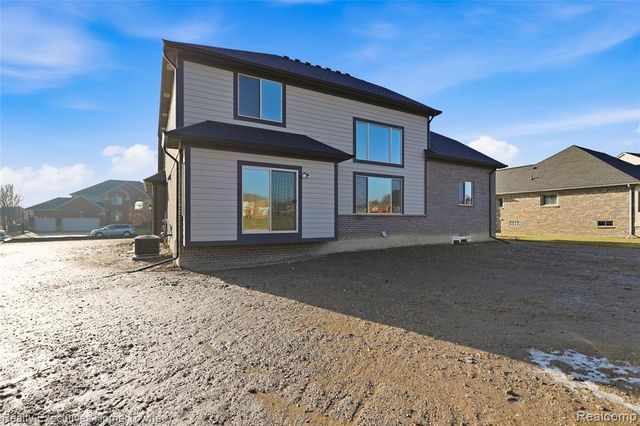 35701 Strongford Drive, New Baltimore, MI 48047