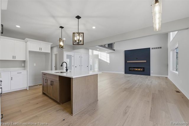 35701 Strongford Drive, New Baltimore, MI 48047