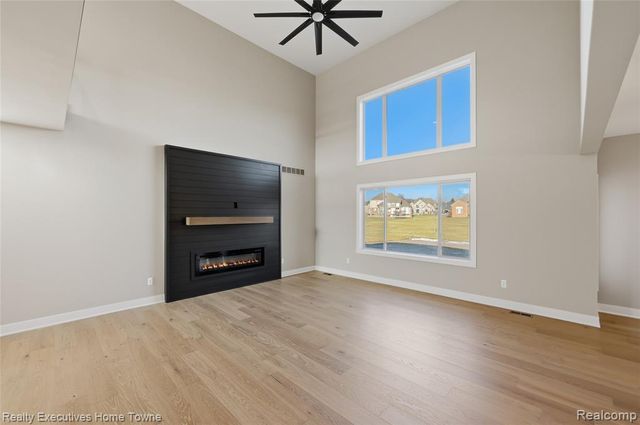 35701 Strongford Drive, New Baltimore, MI 48047