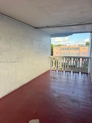 4140 NW 44th Avenue 413, Lauderdale Lakes, FL 33319