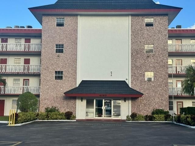 4140 NW 44th Avenue 413, Lauderdale Lakes, FL 33319