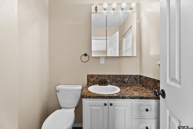 303 Lowry St., Arp, TX 75750