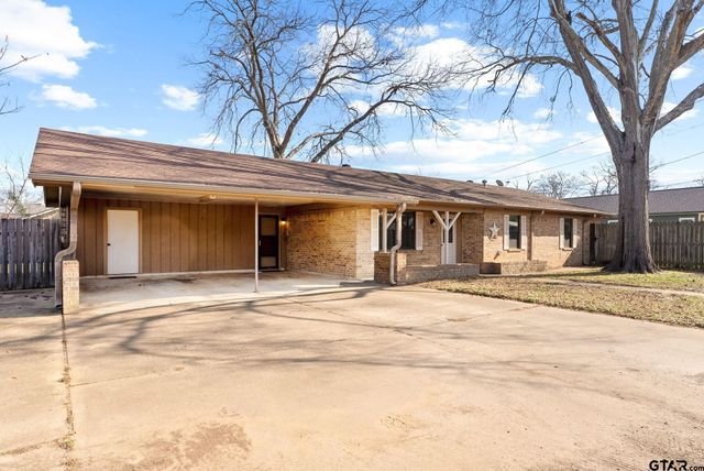303 Lowry St., Arp, TX 75750