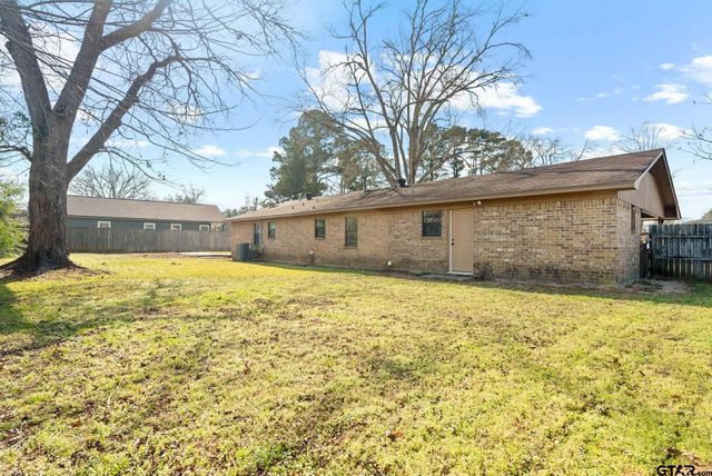 303 Lowry St., Arp, TX 75750