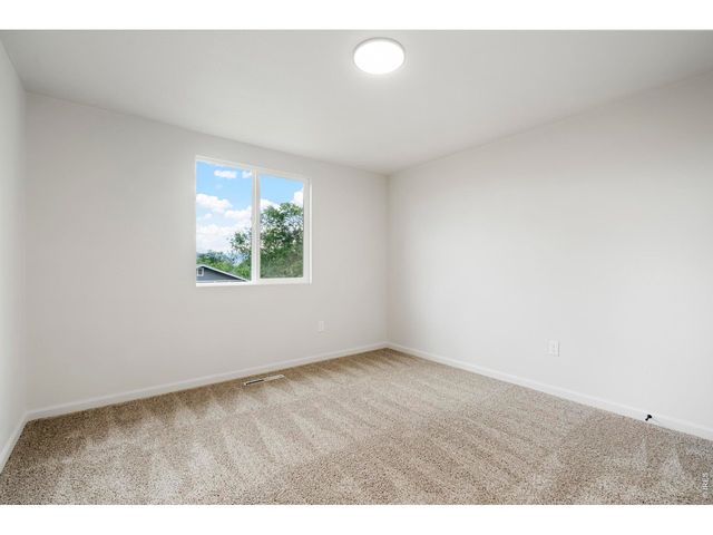 915 Quartz Ct, Longmont, CO 80504