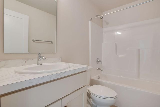 6749 30th Street S, Fargo, ND 58104